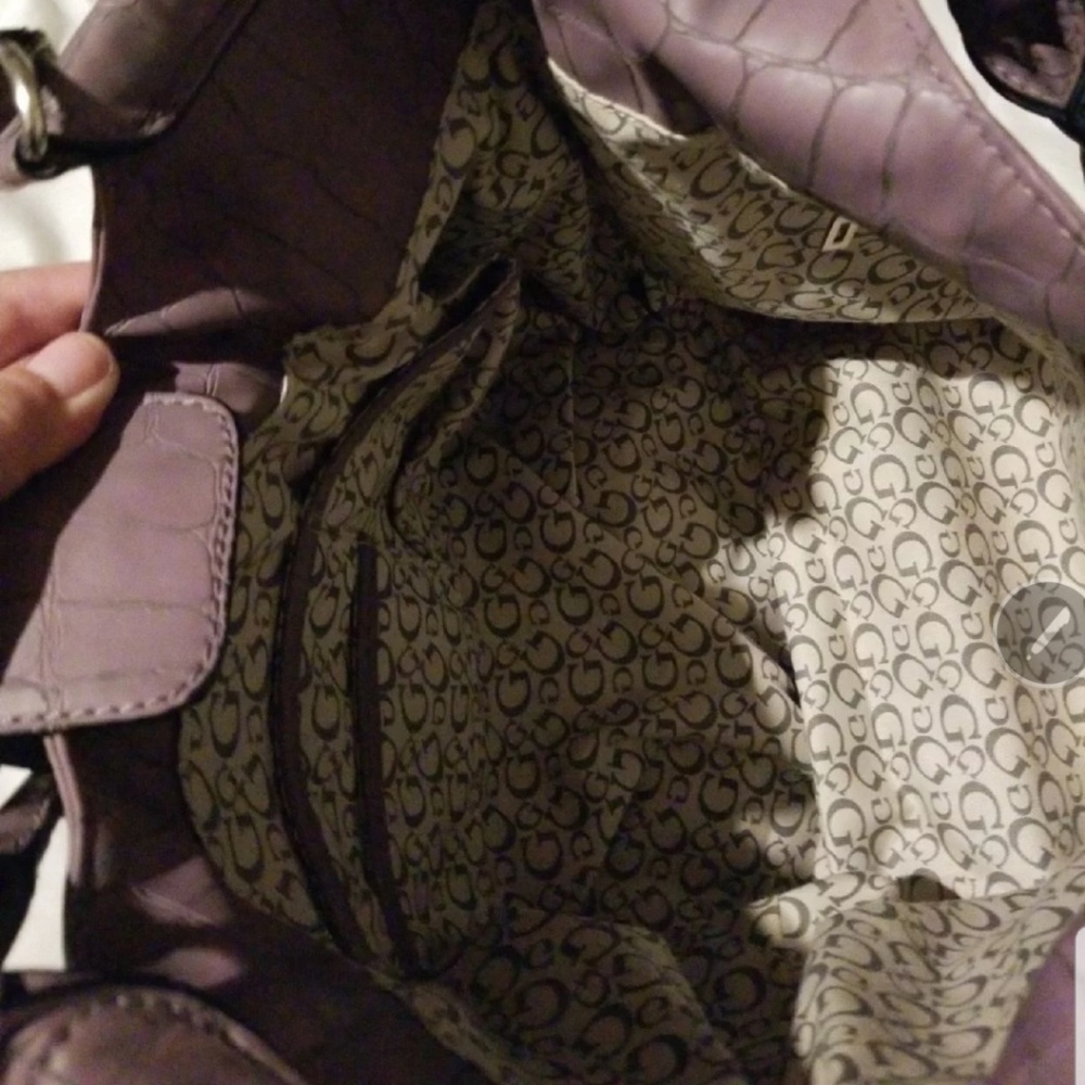 GUESS PURSE - Picture 3 of 8
